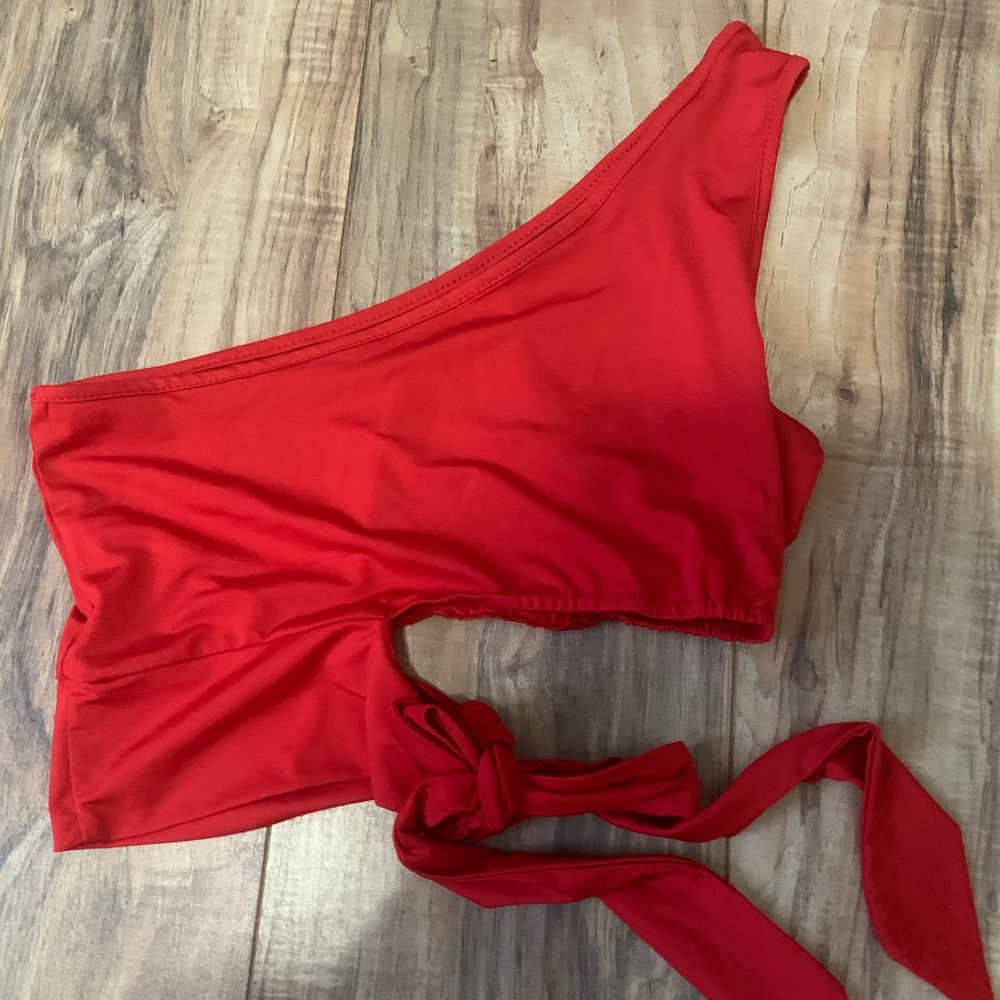 One shoulder tie around crop top